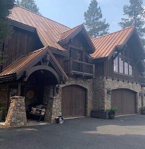 Exterior - Deschutes Reserve- Riverfront Home with Hot Tub (Sunriver)
