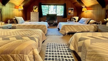4 slaapkamers, een strijkplank/strijkijzer, reisbedje, gratis wifi