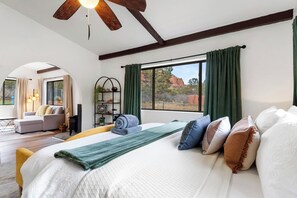 3 bedrooms, desk, iron/ironing board, free WiFi - Sedona Desert Hideaway: Luxurious 3BR home with stunning red rock views. (Sedona)