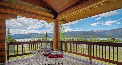 Hebgen Paradise Lodge: Spacious 5BR retreat 20 min from Yellowstone, perfect for 15 guests.