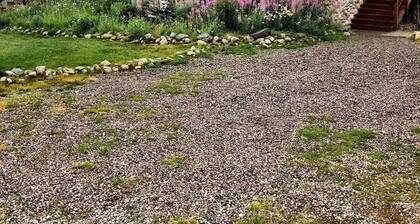 Hebgen Paradise Lodge: Spacious 5BR retreat 20 min from Yellowstone, perfect for 15 guests.