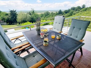 Outdoor dining - Hilltop house with jacuzzi, sauna, pool, barbecue, and orchard (Voloder)