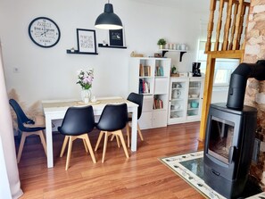 Dining - Hilltop house with jacuzzi, sauna, pool, barbecue, and orchard (Voloder)