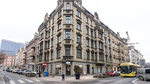 A historic building with multiple stories, large windows, and a prominent corner entrance. - Słowackiego Serene Studio with Balcony (Katowice)