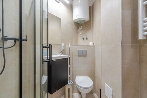 Shower, hair dryer, towels - Słowackiego Serene Studio with Balcony (Katowice)