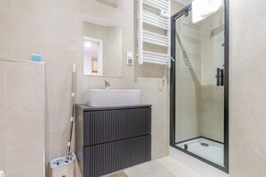 Shower, hair dryer, towels - Słowackiego Serene Studio (Katowice)