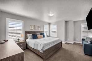 4 bedrooms, iron/ironing board, travel cot, WiFi - Cactus Alley in Escondido w/ Shared Pool & Hot Tub (Washington)