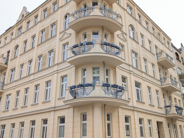 المنشأة من الخارج