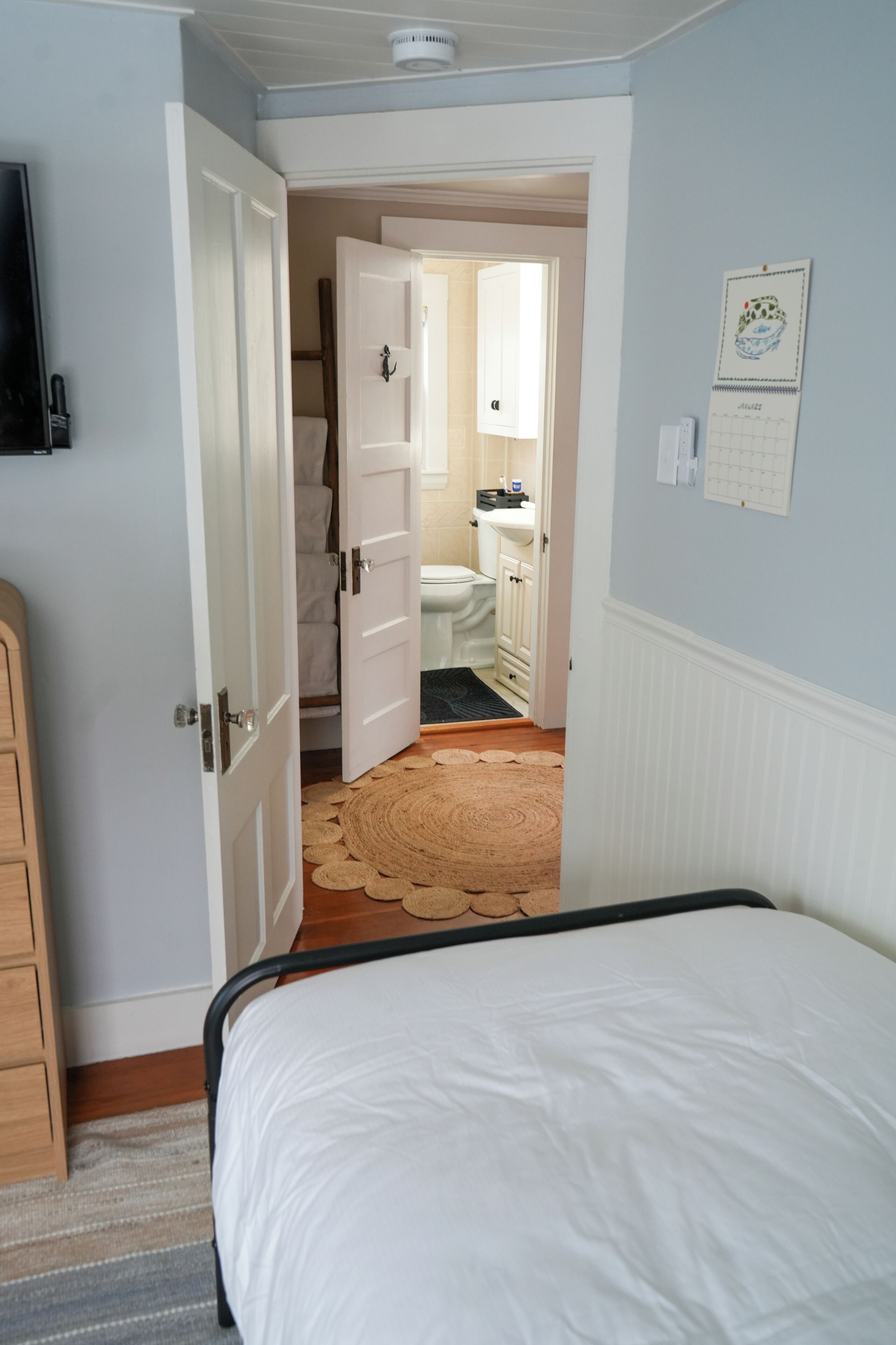 2 bedrooms, iron/ironing board, travel cot, free WiFi