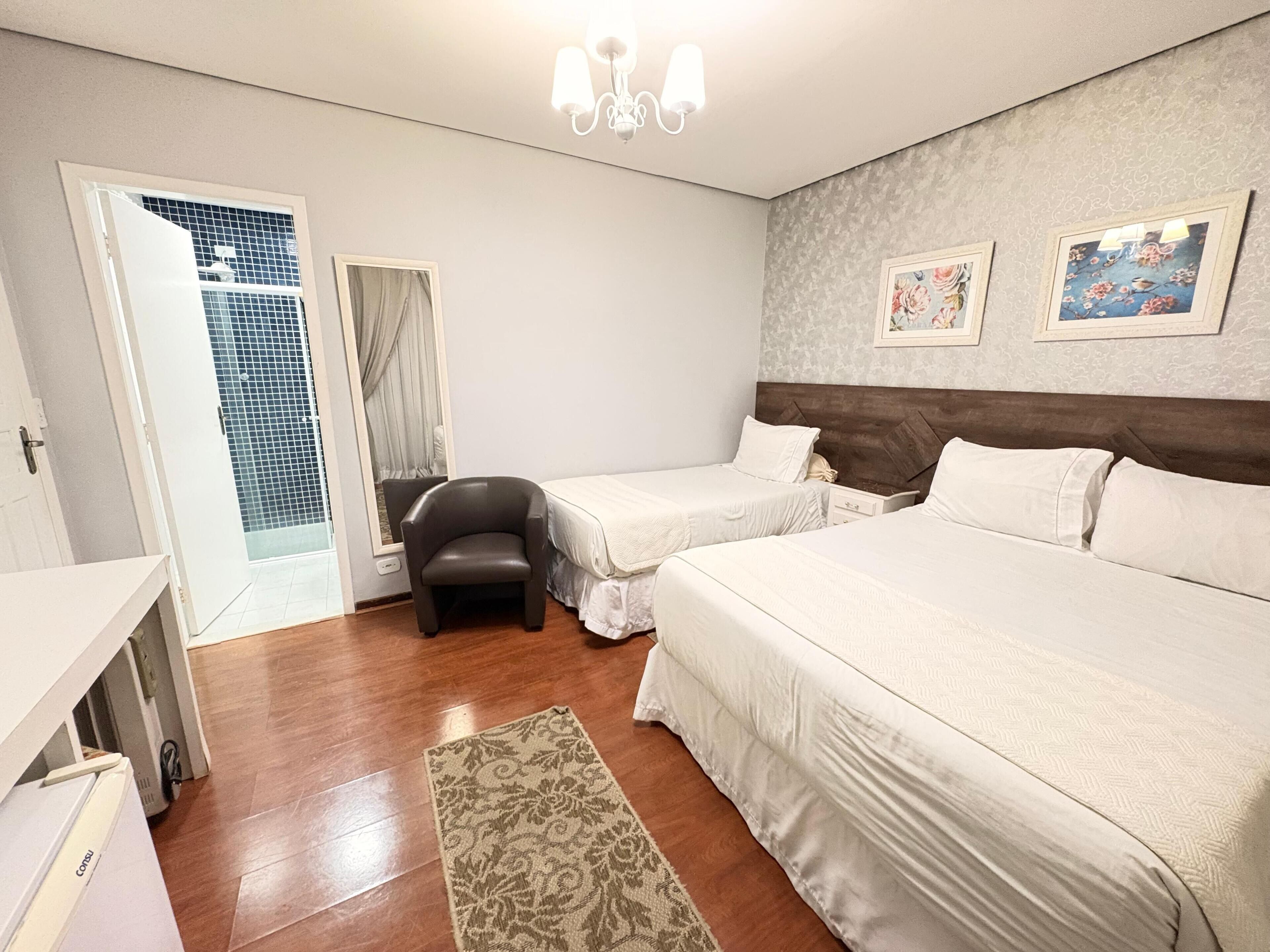 舒適三人房 | 書桌、手提電腦工作空間、免費 Wi-Fi