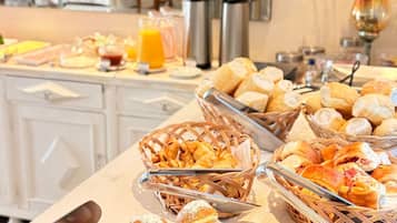 Free daily full breakfast