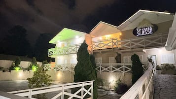 Fachada da propriedade