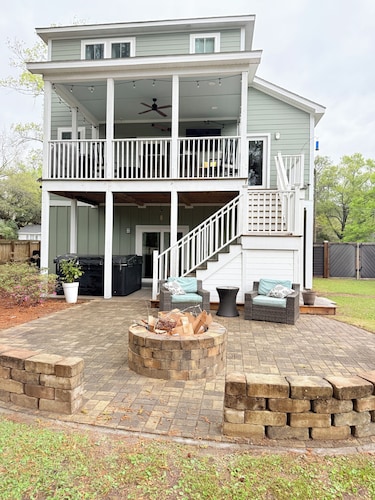Marsh-View Retreat w/Hot Tub I Golf Cart Friendly I 15 Min to Dwntown Charleston