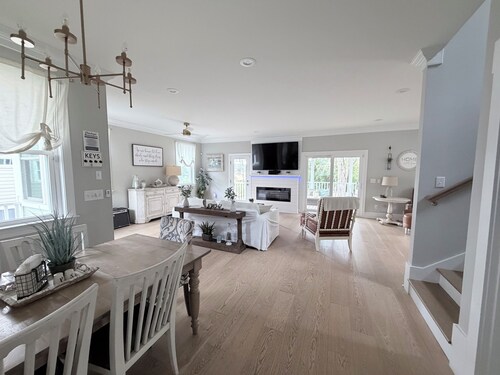 Marsh-View Retreat w/Hot Tub I Golf Cart Friendly I 15 Min to Dwntown Charleston