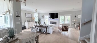 Marsh-View Retreat w/Hot Tub I Golf Cart Friendly I 15 Min to Dwntown Charleston