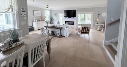 Marsh-View Retreat w/Hot Tub I Golf Cart Friendly I 15 Min to Dwntown Charleston