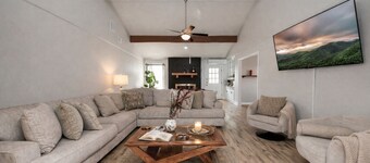 Your Perfect 6BR Getaway w/ Basketball Court