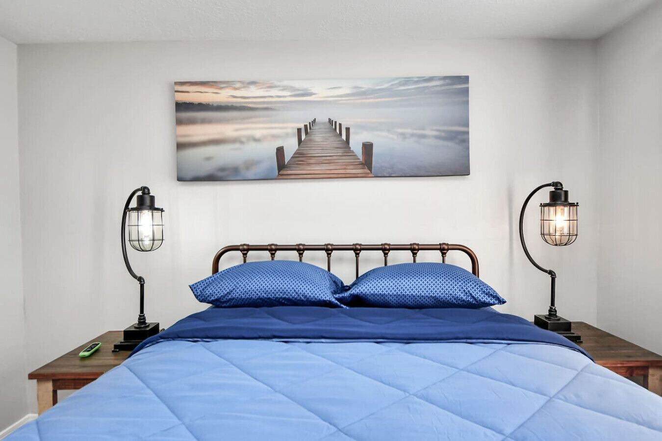 6 bedrooms, desk, iron/ironing board, travel cot