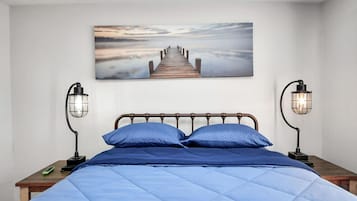 6 Schlafzimmer, Schreibtisch, Bügeleisen/Bügelbrett, Reisekinderbett