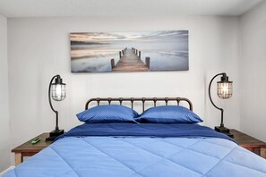 6 bedrooms, desk, iron/ironing board, travel cot