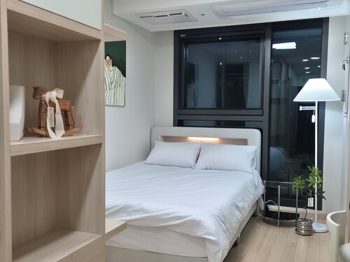56l Walk to Myeongdong & Euljiro /Double Bed