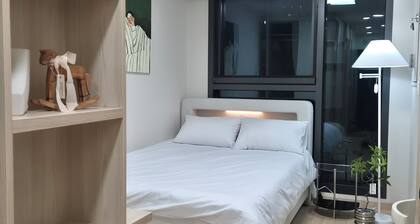 56l Walk to Myeongdong & Euljiro /Double Bed