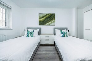 5 chambres, fer et planche à repasser, Wi-Fi, draps fournis