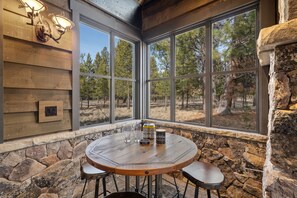 Dining - The Sunstone at Caldera ~ Luxe Estate Sleeps 19 ~ Hot Tub + Games (Bend)