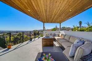 Property grounds - Harbor View - stunning 3 Bedroom 2 and Half Bath (San Diego)