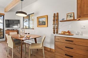 Dining - Club-B211: Fully Renovated, Panoramic Mountain Views, Prv W/D, Ski In Ski Out (Steamboat Springs)