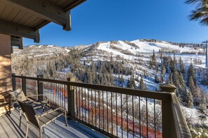 Property grounds - Club-B211: Fully Renovated, Panoramic Mountain Views, Prv W/D, Ski In Ski Out (Steamboat Springs)
