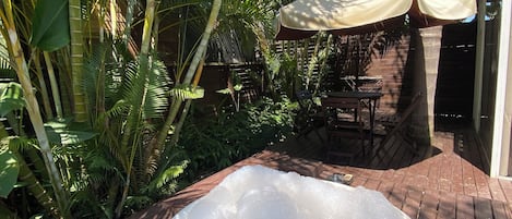 Outdoor spa tub