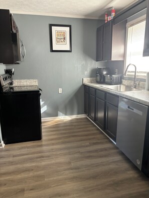 Private kitchen - Spacious Ranch Style 4-bedroom house in adorable Sylacauga (Sylacauga)