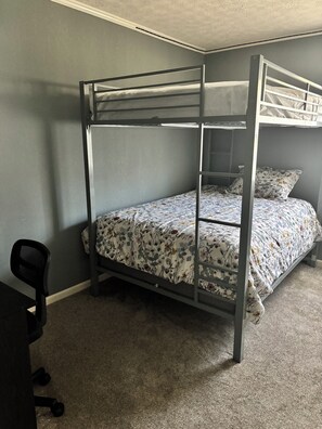 3 bedrooms, iron/ironing board, free WiFi, bed sheets