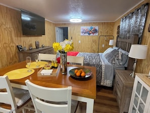 1 bedroom, free WiFi, bed sheets - Cozy 1-bedroom house in pleasant Sarasota with AC (Sarasota)