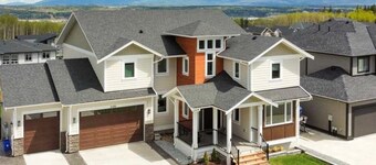 Stylish Open Cozy & Contemporary Living Space