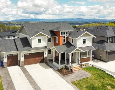 Stylish Open Cozy & Contemporary Living Space