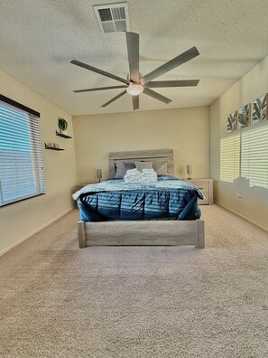 3 bedrooms, iron/ironing board, WiFi, bed sheets - The Working Professional -presented by Concorde Capital (Yuma)