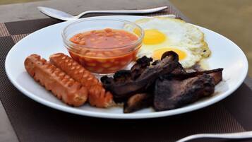 Tägliches kontinentales Frühstück (3 USD pro Person)