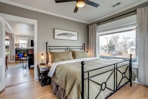 4 bedrooms, iron/ironing board, WiFi, bed sheets - Modern Denver Resort l Private Spa & Walkability (Denver)