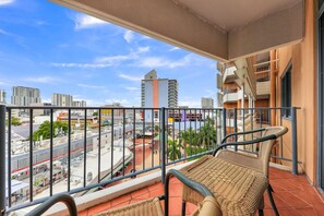Property grounds - Top Floor Tropical Escape | Pool | King Bed | Balcony (Darwin City)