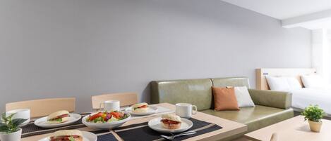 华丽双床房 | 客房内用餐