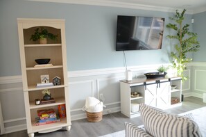 Living area - 3-bedroom house in perfect Leesburg. (Leesburg)