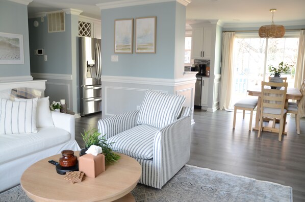 Living area - 3-bedroom house in perfect Leesburg. (Leesburg)