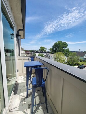 Outdoor dining - Pet-Friendly Townhouse with Free Parking in TN (Chattanooga)