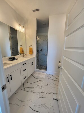 Hair dryer - Pet-Friendly Townhouse with Free Parking in TN (Chattanooga)