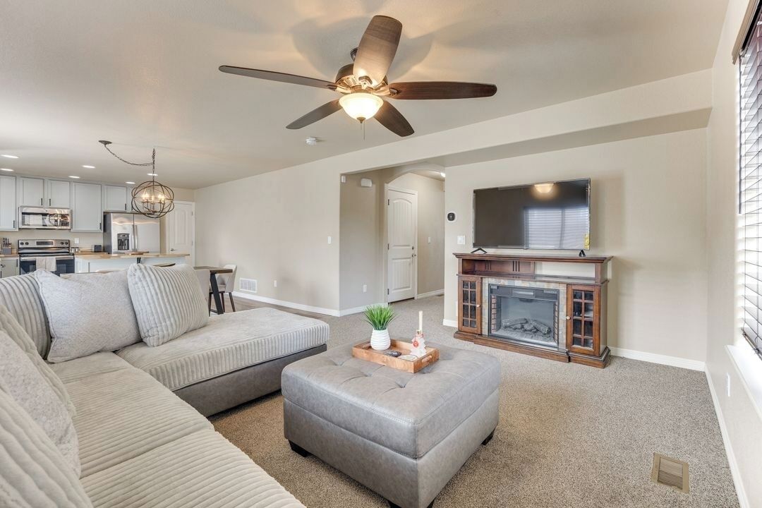 Una Smart TV, una chimenea