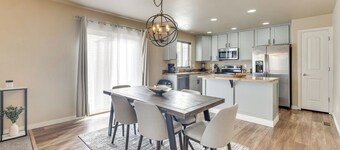 Private Yard • BBQ • Patio • Sleeps 8 • 4BR