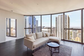 Apartamento superluxo, vista para a cidade | Área de estar