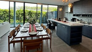 Ảnh chưa phân loại, 5 trong số 18 ảnh, nút